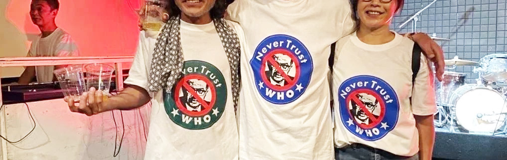 Tシャツを着た３人